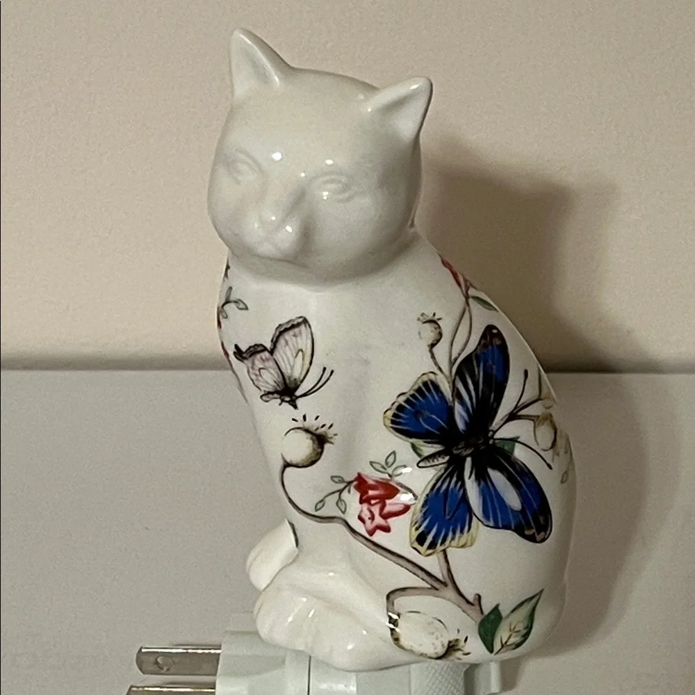 Adeline. Cat Night Light. Porcelain Kitten Butterflies 🦋 and Flowers 🌺 NWOT